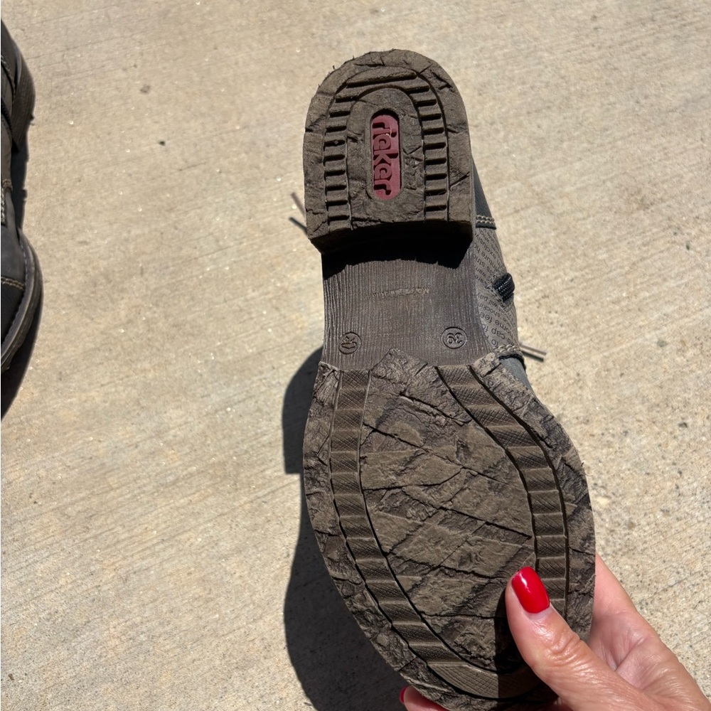 Stylish Gray Combat Boots - Picture 5 of 5